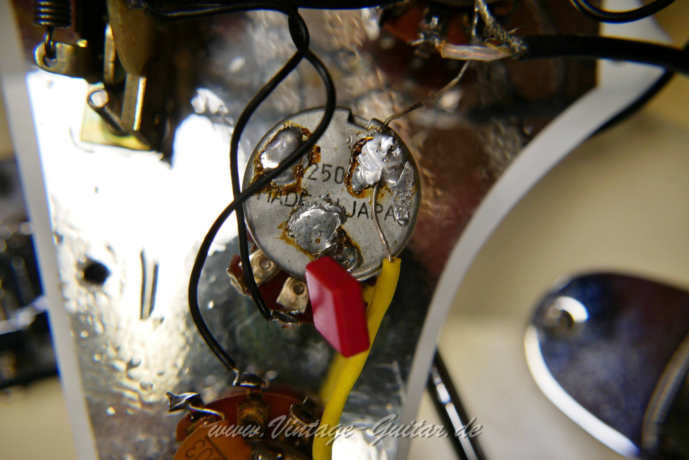 img/vintage/6174/fender_stratocaster_ritchieblackmore_mexico_2009_olympic white-018.JPG